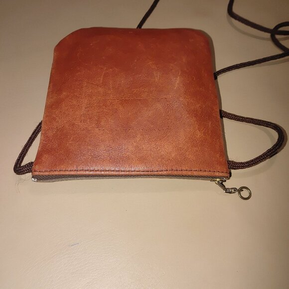 Small Brown Leather Crossbody Bag Vintage Zipper Closure Strap Measures 6 Inches - Picture 7 of 9